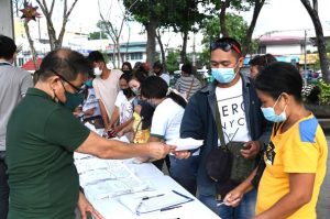FINANCIAL ASSISTANCE PARA SA MGA NAWALAN NG BAHAY DAHIL SA BAGYONG PAENG, IPINAMAHAGI SA BATANGAS CITY